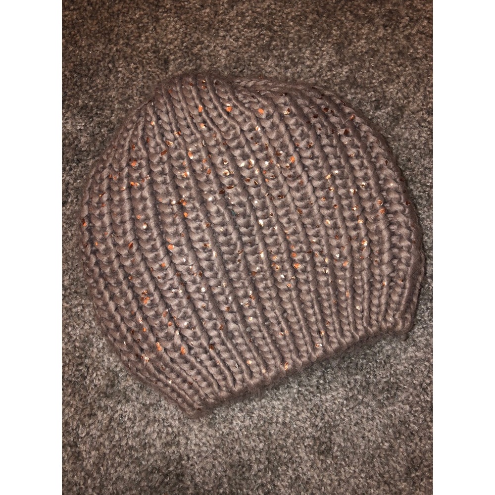 Beanie w/ rose gold flakes